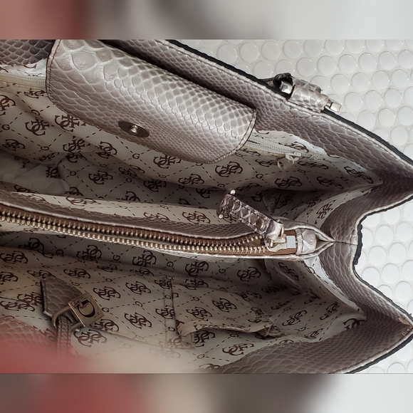 Vintage Guess purse - very good condition 👌 - Picture 3 of 3